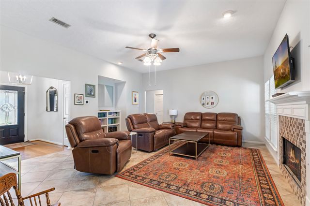 210 Regal Lane, Liberty, TX 77575