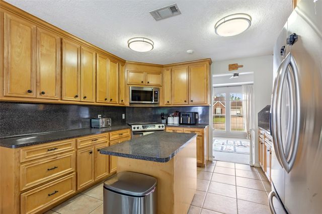210 Regal Lane, Liberty, TX 77575