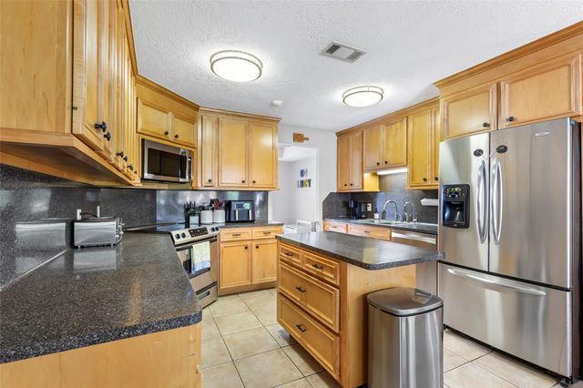 210 Regal Lane, Liberty, TX 77575