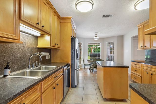 210 Regal Lane, Liberty, TX 77575