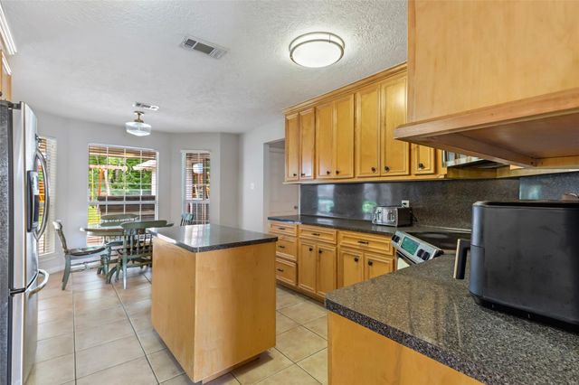 210 Regal Lane, Liberty, TX 77575