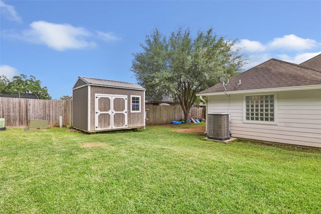 210 Regal Lane, Liberty, TX 77575