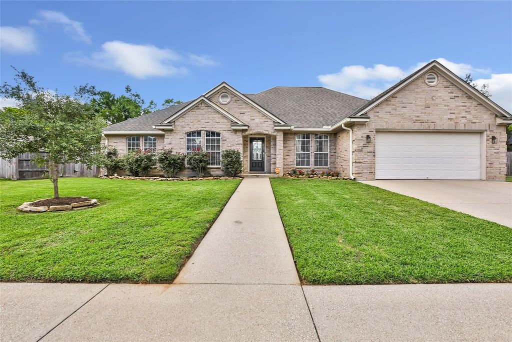210 Regal Lane, Liberty, TX 77575