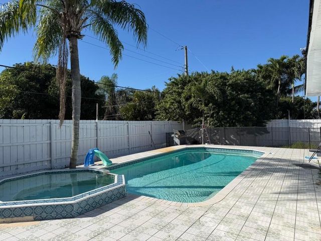 1014 W Drew Street, Lantana, FL 33462