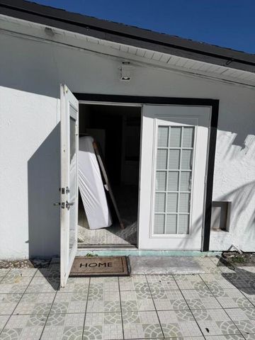 1014 W Drew Street, Lantana, FL 33462