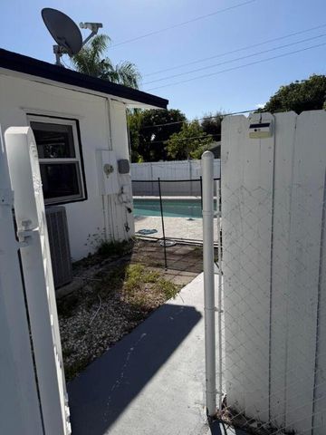 1014 W Drew Street, Lantana, FL 33462