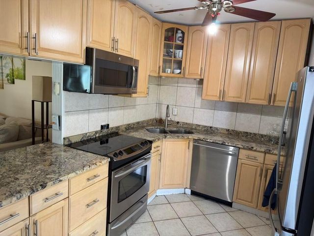 1014 W Drew Street, Lantana, FL 33462