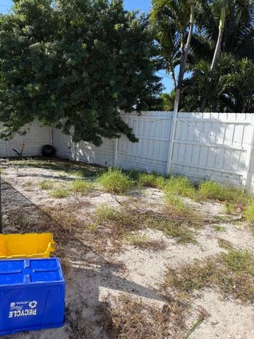 1014 W Drew Street, Lantana, FL 33462