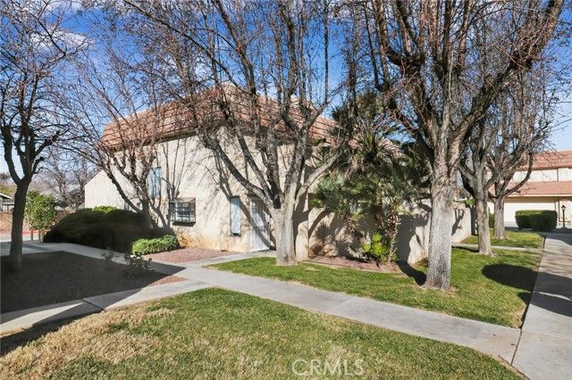 433 W Avenue J5 13, Lancaster, CA 93534