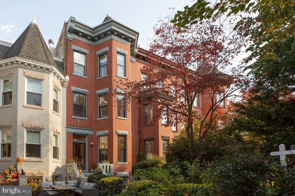814 MASSACHUSETTS AVE NE, Washington, DC 20002