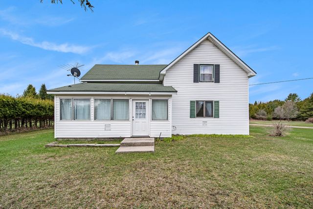 14325 Paradise Lake Road, Levering, MI 49755