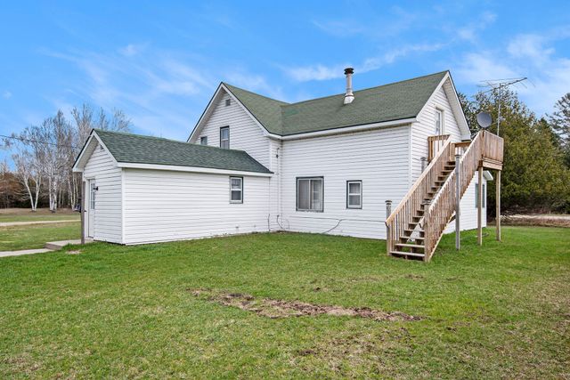 14325 Paradise Lake Road, Levering, MI 49755
