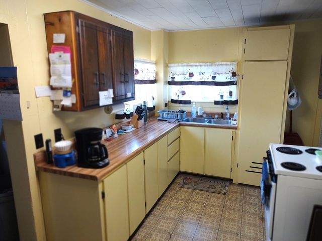 14325 Paradise Lake Road, Levering, MI 49755