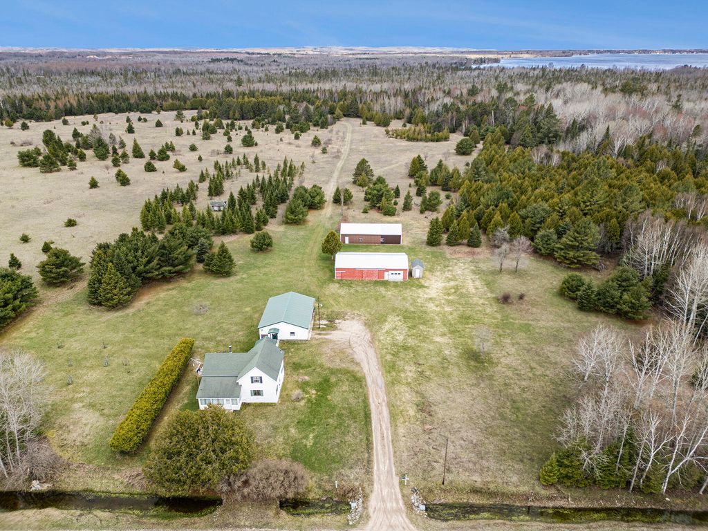 14325 Paradise Lake Road, Levering, MI 49755