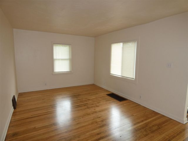 1330 Bishop Avenue, Benton Harbor, MI 49022