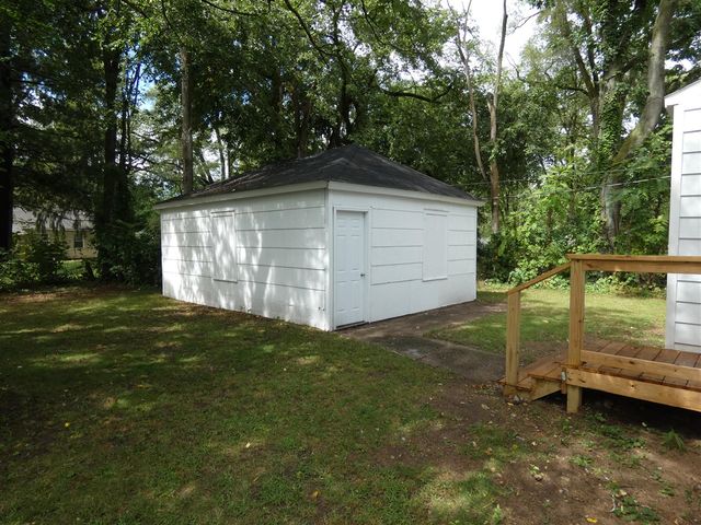 1330 Bishop Avenue, Benton Harbor, MI 49022