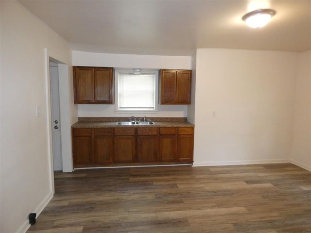 1330 Bishop Avenue, Benton Harbor, MI 49022