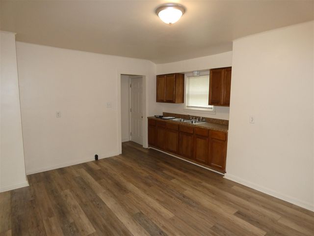 1330 Bishop Avenue, Benton Harbor, MI 49022