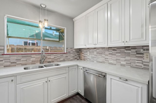 1908 N Cedar Court, Visalia, CA 93292