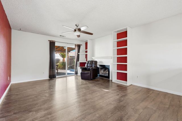 1908 N Cedar Court, Visalia, CA 93292