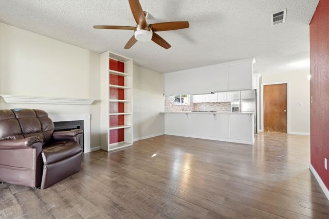 1908 N Cedar Court, Visalia, CA 93292