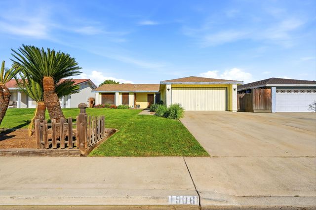 1908 N Cedar Court, Visalia, CA 93292