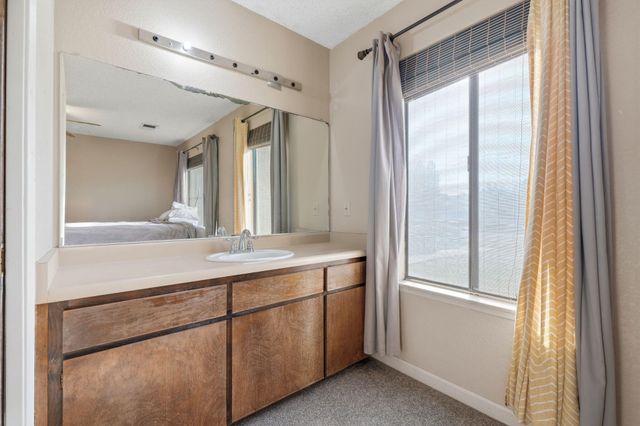 1908 N Cedar Court, Visalia, CA 93292