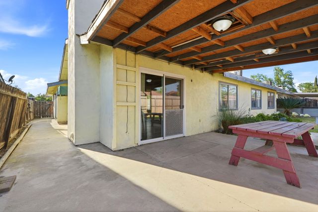 1908 N Cedar Court, Visalia, CA 93292