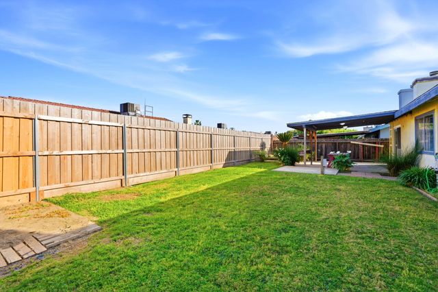 1908 N Cedar Court, Visalia, CA 93292