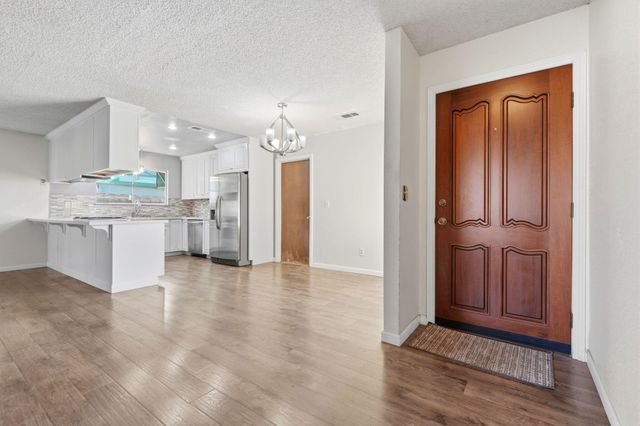 1908 N Cedar Court, Visalia, CA 93292