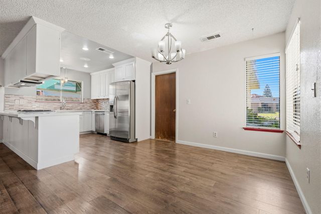 1908 N Cedar Court, Visalia, CA 93292