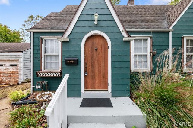 2418 Petrova Avenue, Jennings, MO 63136