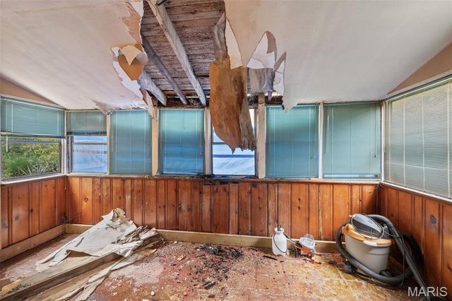 2418 Petrova Avenue, Jennings, MO 63136