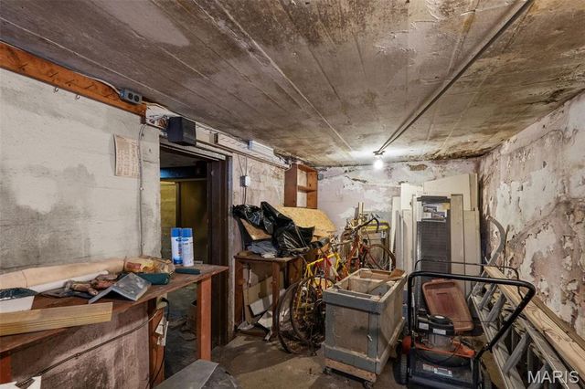 2418 Petrova Avenue, Jennings, MO 63136