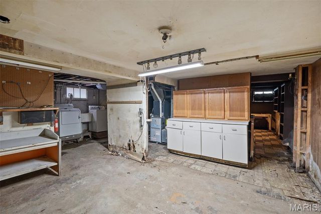 2418 Petrova Avenue, Jennings, MO 63136