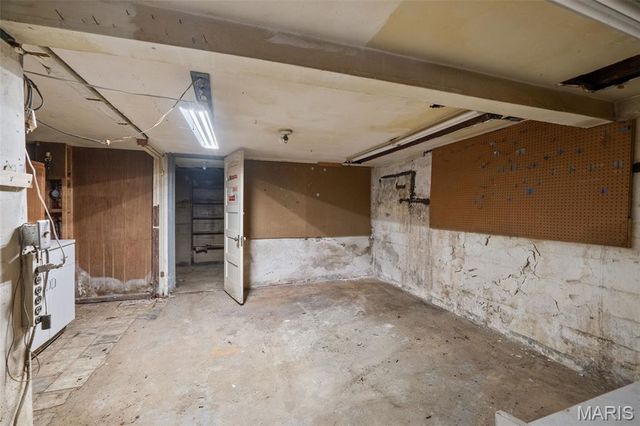 2418 Petrova Avenue, Jennings, MO 63136