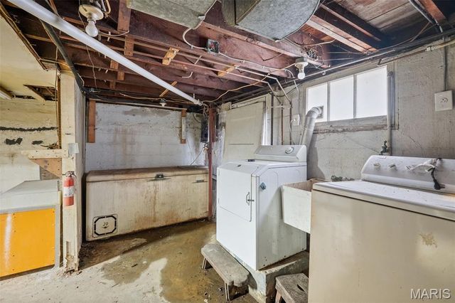 2418 Petrova Avenue, Jennings, MO 63136