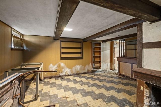 2418 Petrova Avenue, Jennings, MO 63136