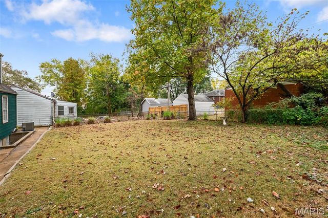 2418 Petrova Avenue, Jennings, MO 63136