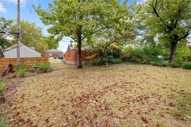 2418 Petrova Avenue, Jennings, MO 63136