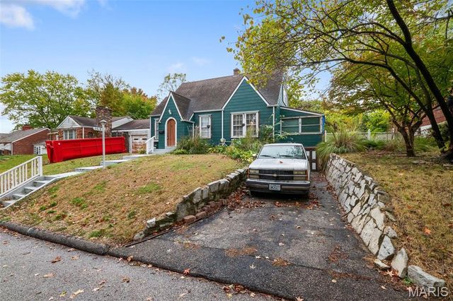 2418 Petrova Avenue, Jennings, MO 63136