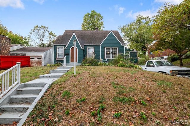 2418 Petrova Avenue, Jennings, MO 63136