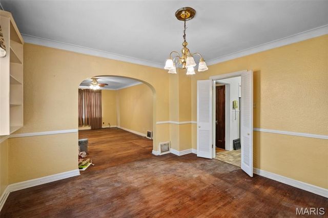 2418 Petrova Avenue, Jennings, MO 63136