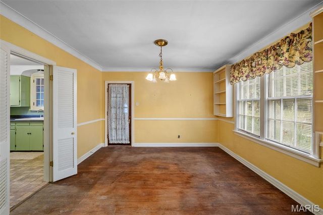 2418 Petrova Avenue, Jennings, MO 63136