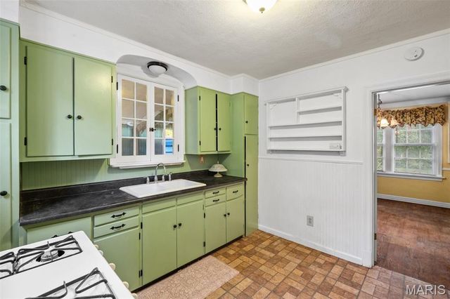 2418 Petrova Avenue, Jennings, MO 63136