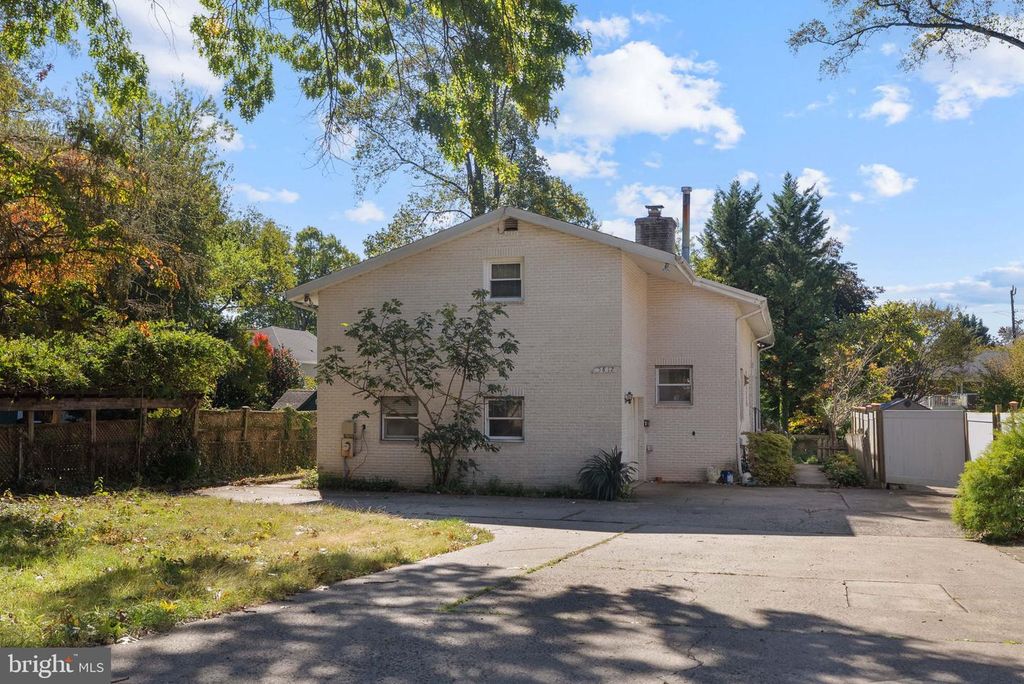 5812 GREENLAWN DR, Bethesda, MD 20814