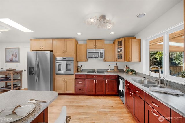 12521 2nd Avenue NE, Seattle, WA 98125