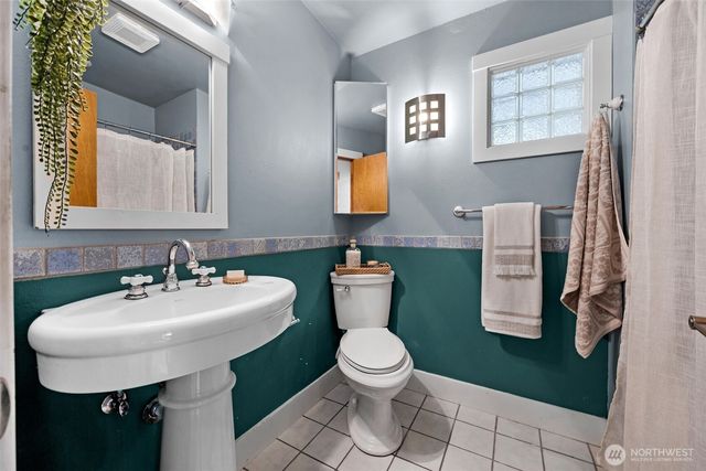12521 2nd Avenue NE, Seattle, WA 98125