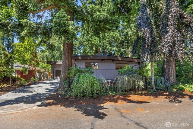 12521 2nd Avenue NE, Seattle, WA 98125