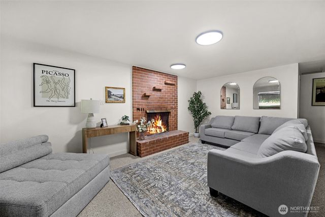 12521 2nd Avenue NE, Seattle, WA 98125
